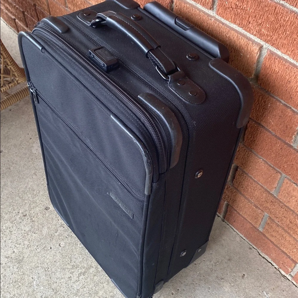 Briggs & Riley Black Rolling travel  Carry-On
